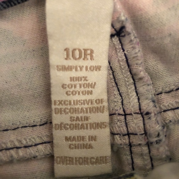 Two justice tops, and 1 pair of shorts - Picture 6 of 6